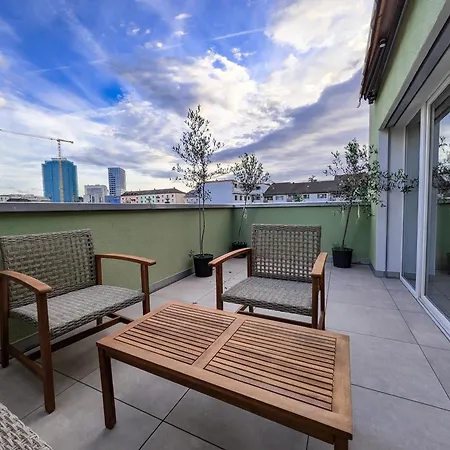 Apartment Heaven Rooftop With 2 Balconies -403- *